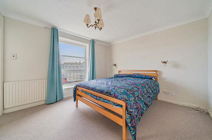 2 Bedroom Apartment For Sale In The Esplanade, Bognor Regis, West Sussex, PO21