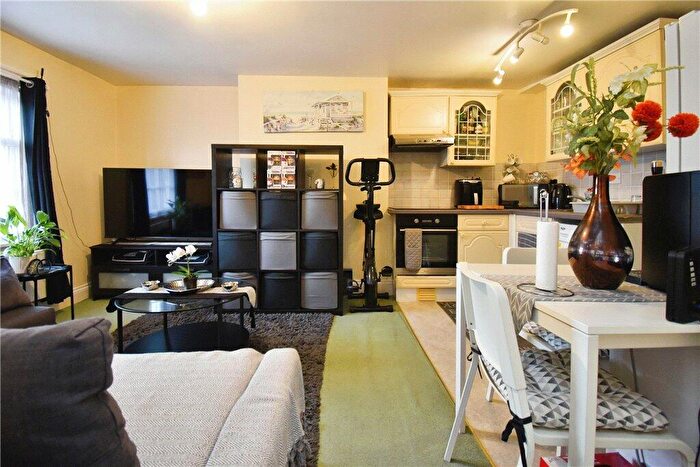 1 Bedroom Apartment For Sale In Bell Street, Romsey, Hampshire, SO51