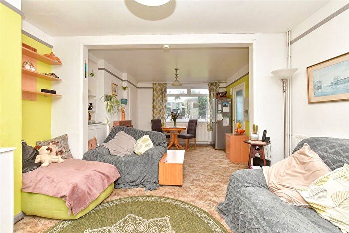 3 Bedroom End Terrace House For Sale In Oliver Crescent, Farningham, Dartford, Kent, DA4