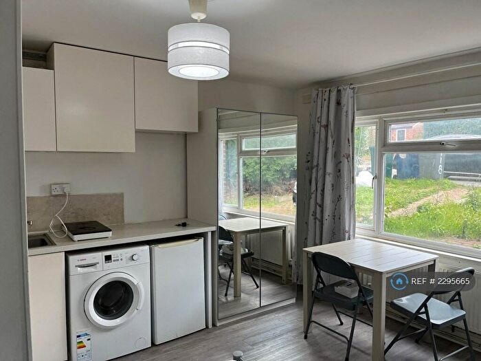 Studio To Rent In Clitterhouse Road, London, NW2