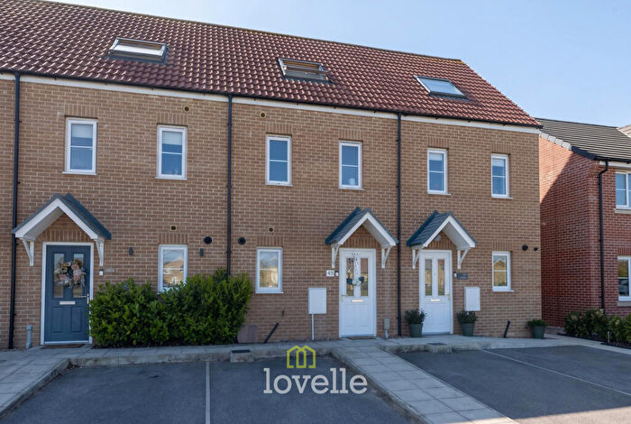 3 Bedroom Terraced House For Sale In Parklands Avenue, Humberston, DN36