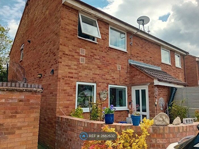 1 Bedroom Flat To Rent In Drew Crescent, Kenilworth, CV8