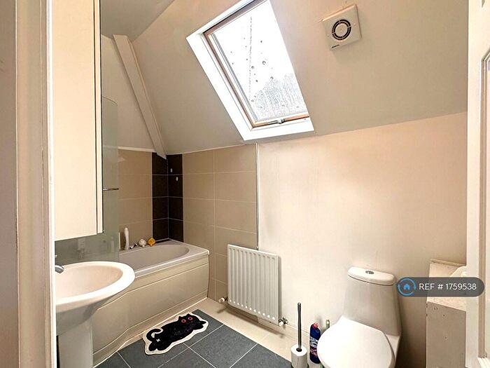 2 Bedroom Flat To Rent In Lydford Road, London, NW2