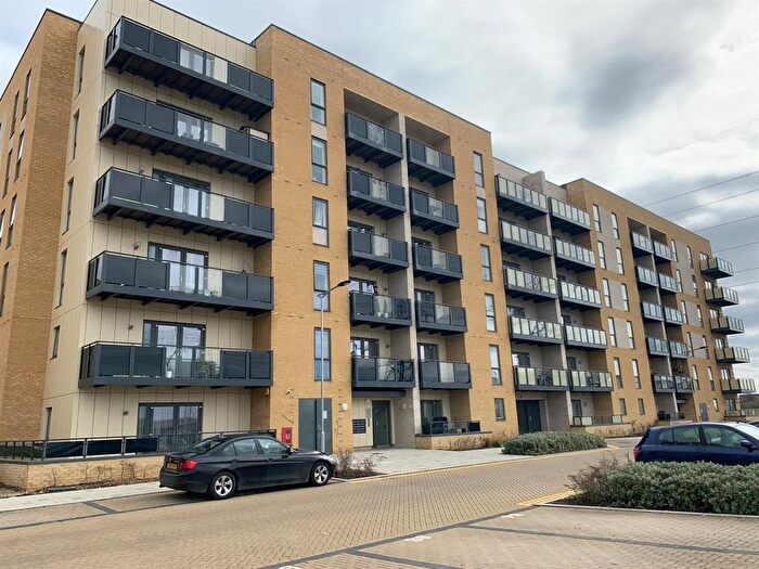 1 Bedroom Flat For Sale In Sackett Road, Barking, IG11