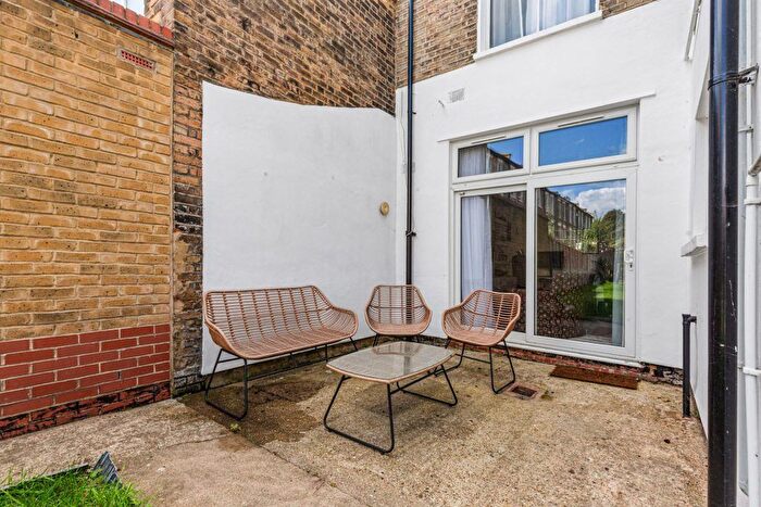 1 Bedroom Flat To Rent In Hargrave Road, Archway, N19