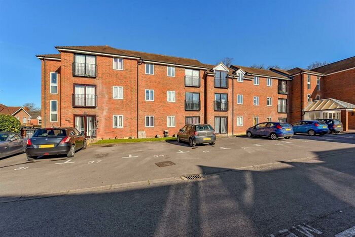 1 Bedroom Apartment To Rent In Woodlands Way, Andover, SP10