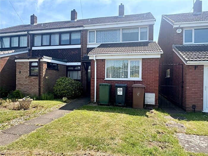 3 Bedroom Semi-Detached House For Sale In The Hayes, Willenhall, West Midlands, WV12