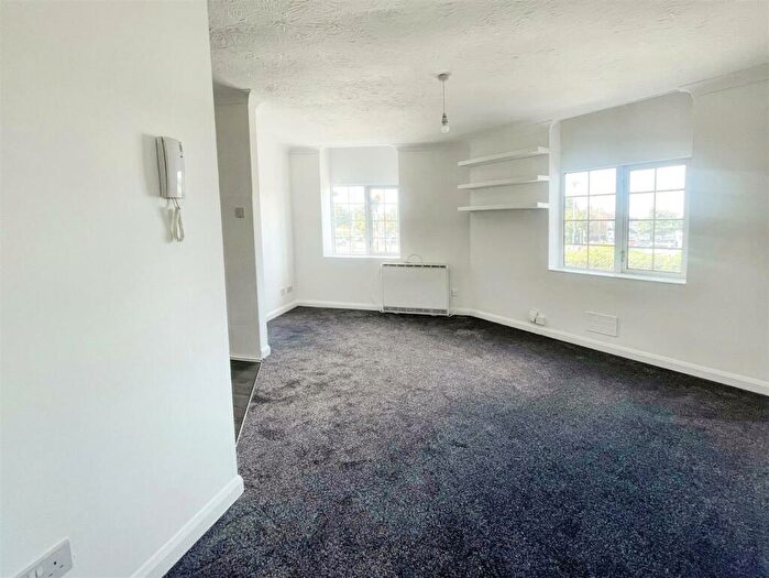 1 Bedroom Flat To Rent In Steepleview London Road, Grays, RM17