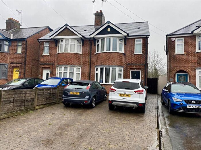 3 Bedroom Semi-Detached House For Sale In Coventry Road, Hinckley, LE10