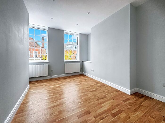 1 Bedroom Flat For Sale In Chesham Road, Amersham, HP6