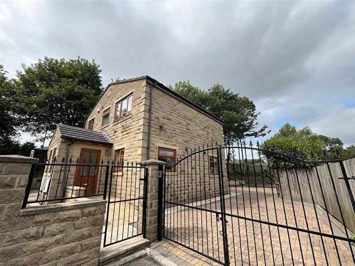 4 Bedroom Detached House For Sale In Royd Street, Wyke, Bradford, BD12