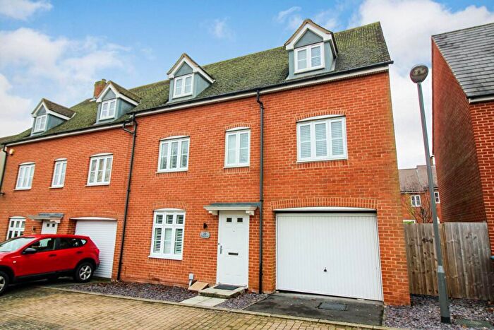 5 Bedroom House To Rent In Brimstone Lane, Aylesbury, HP19
