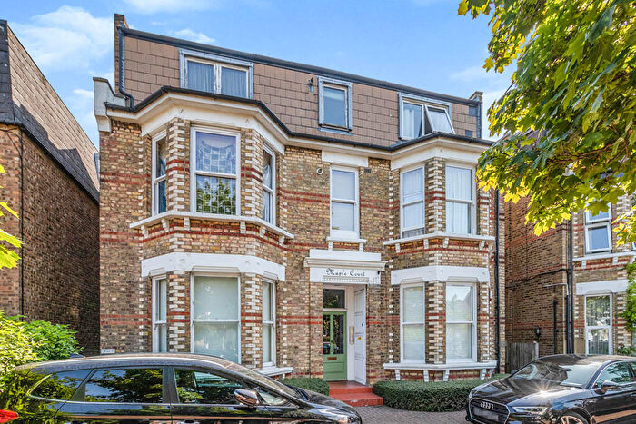 1 Bedroom Flat To Rent In The Avenue, Surbiton, Surrey, KT5