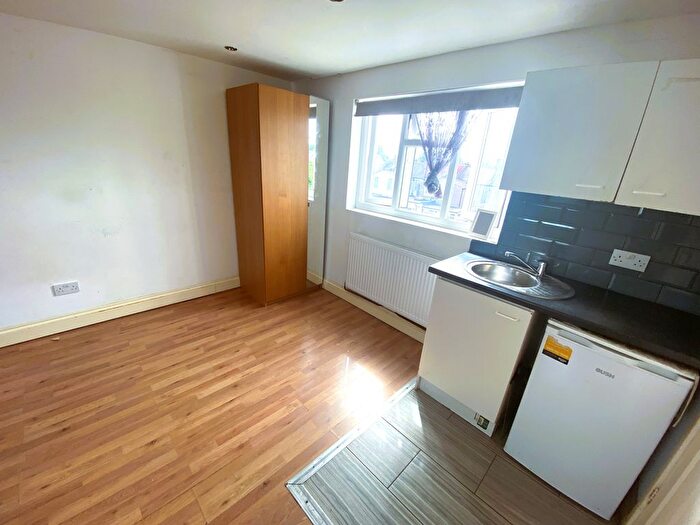 Studio To Rent In Windsor Road, Ilford, IG1
