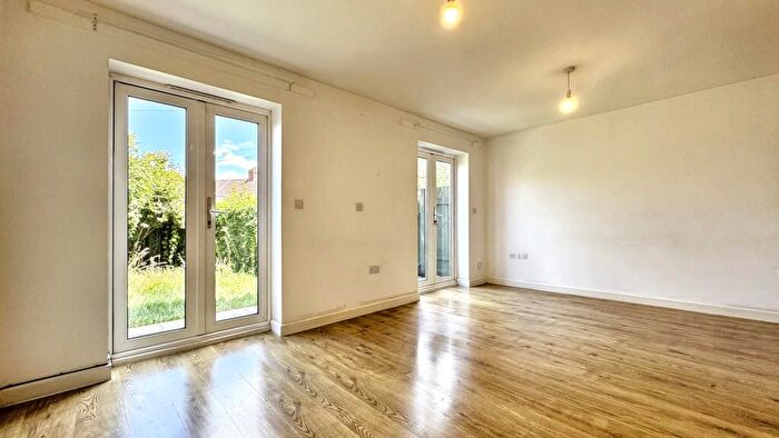 4 Bedroom Semi-Detached House To Rent In Portview Road, Bristol, BS11