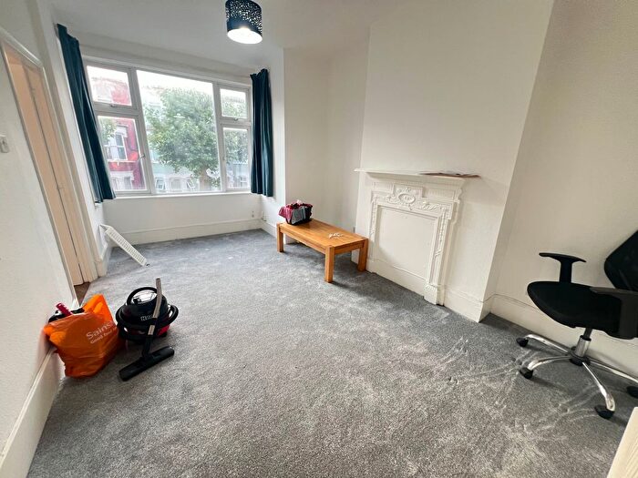 2 Bedroom Flat To Rent In London, N15