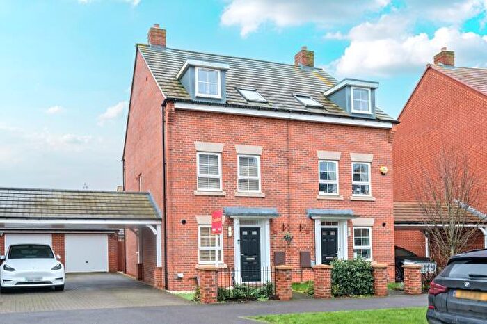 3 Bedroom Semi-Detached House For Sale In Armstrongs Fields, Broughton, Aylesbury, HP22