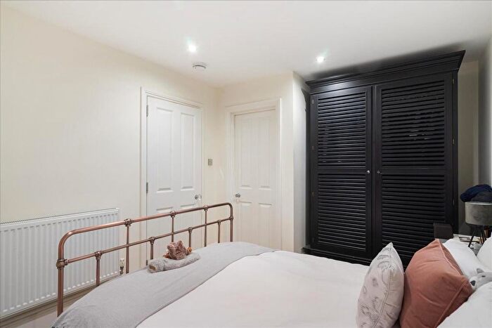 2 Bedroom Flat For Sale In Fulham Park Gardens, Fulham, London, SW6