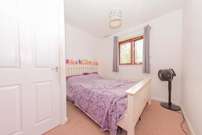 2 Bedroom Flat For Sale In Busely Court, Morley, Leeds, LS27