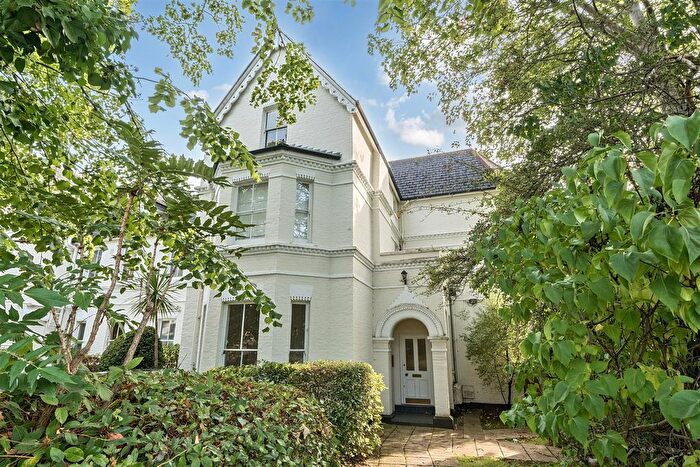 2 Bedroom Flat For Sale In Ravens Ait Hall, Surbiton, KT6