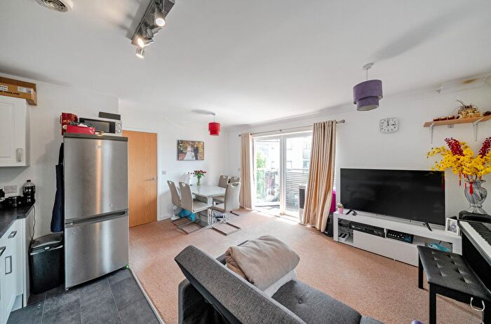 2 Bedroom Flat For Sale In Ferndale Crescent, Carshalton, London, SM5