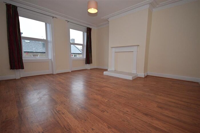 2 Bedroom Flat To Rent In Lombard Street, Halifax, HX1