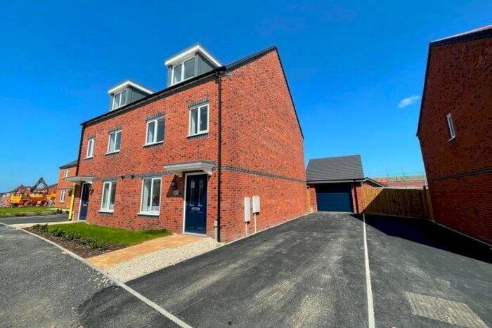 3 Bedroom Town House To Rent In Insley Avenue, Lichfield, WS14