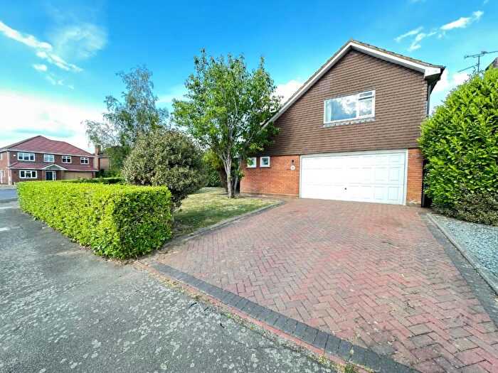 4 Bedroom Semi-Detached House To Rent In Felstead Way, Luton, Bedfordshire, LU2