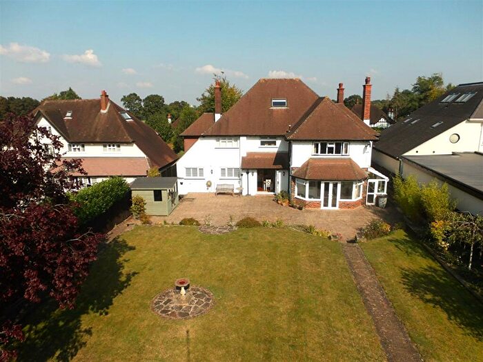5 Bedroom Detached House For Sale In Banstead Road, Banstead, SM7