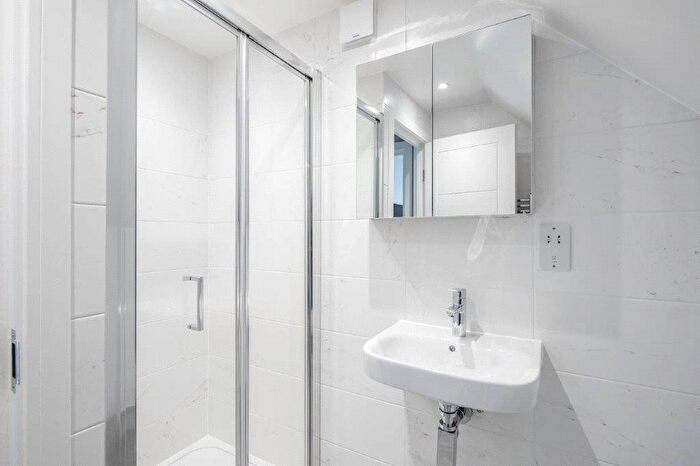 1 Bedroom Flat To Rent In Goldhawk Road, London, W6