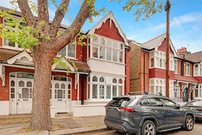 2 Bedroom Flat To Rent In Merton Avenue, Chiswick, W4