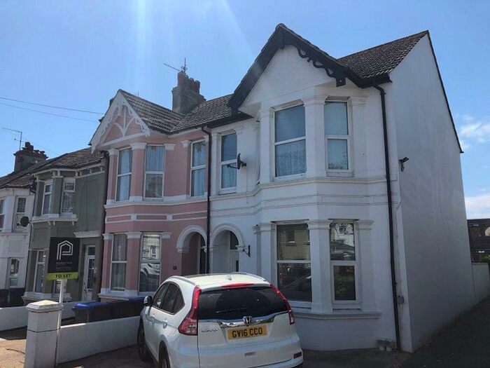 1 Bedroom Flat To Rent In Underdown Road, Southwick, BN42