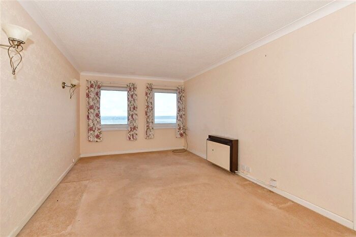 1 Bedroom Flat For Sale In Wellington Crescent, Ramsgate, Kent, CT11