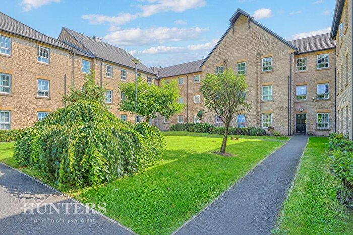 2 Bedroom Flat For Sale In Gale Close, Littleborough, OL15