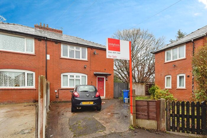 3 Bedroom Semi Detached House For Sale In Frinton Avenue, Manchester, Lancashire, M40