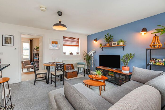 2 Bedroom Flat To Rent In Culverden Down, Tunbridge Wells, TN4