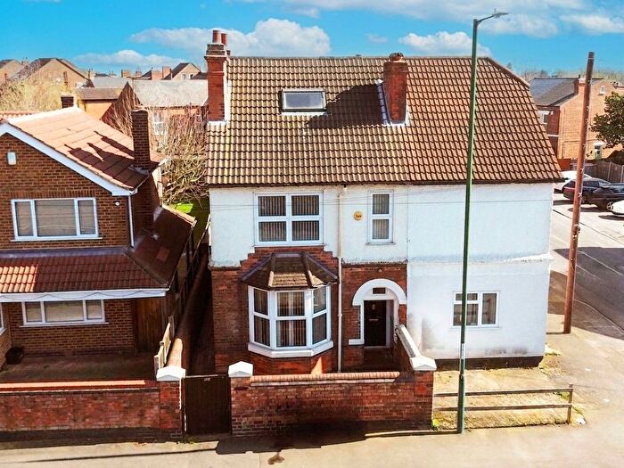 3 Bedroom Semi Detached House For Sale In Porchester Road, Nottingham, NG3