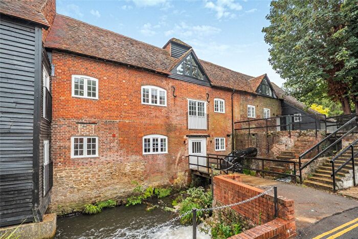 1 Bedroom Flat For Sale In Godalming, Surrey, GU7