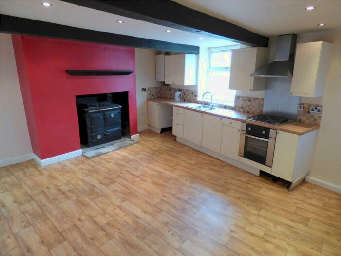2 Bedroom End Of Terrace House To Rent In Platt Square, Cleckheaton, West Yorkshire, BD19