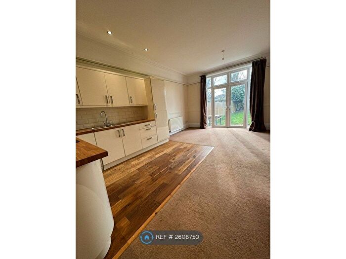 2 Bedroom Flat To Rent In Copthorne Road, Wolverhampton, WV3