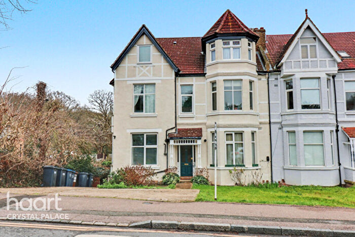 1 Bedroom Apartment For Sale In Auckland Road, London, SE19