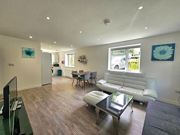 2 Bedroom Property To Rent In Teignmouth Road, Torquay, TQ1