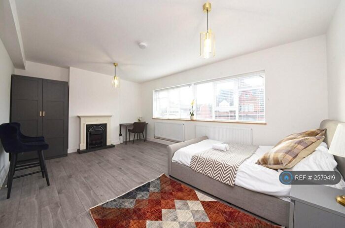 4 Bedroom Maisonette To Rent In Cricklewood Broadway, London, NW2