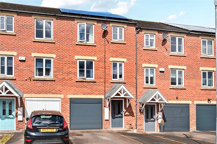 4 Bedroom Town House For Sale In Hyde Way, Thorpe, Wakefield, West Yorkshire, WF3