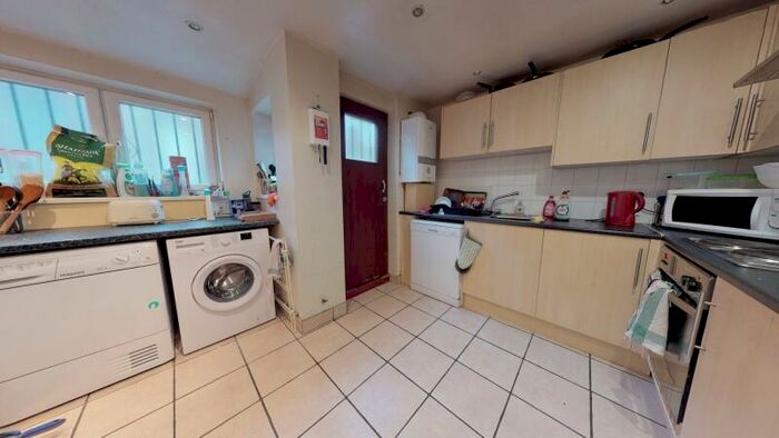 5 Bedroom Terraced House To Rent In Hartley Grove, Woodhouse, Leeds, LS6