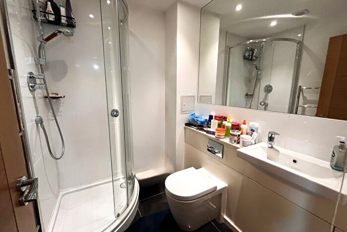 1 Bedroom Penthouse For Sale In East Street, Epsom, KT17