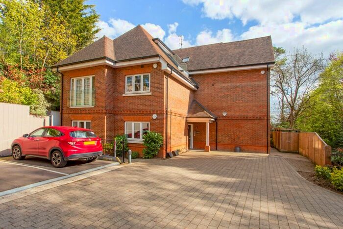 2 Bedroom Apartment To Rent In Frensham Road Farnham, GU9