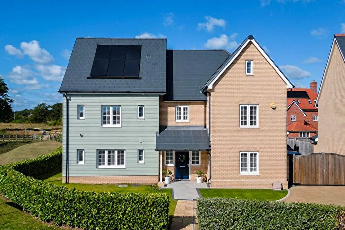 6 Bedroom Detached House For Sale In Elizabeth Gardens, Rochford, SS4
