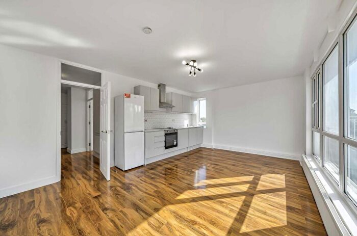 3 Bedroom Flat To Rent In Crescent West, Barnet, EN4