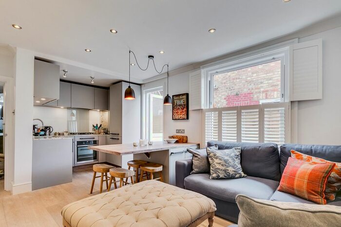 2 Bedroom Flat To Rent In Bickley Street, London, SW17